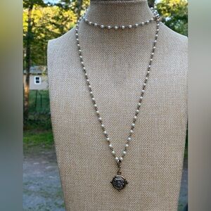 Classic Pearl Necklace with Gold Accents R pendant